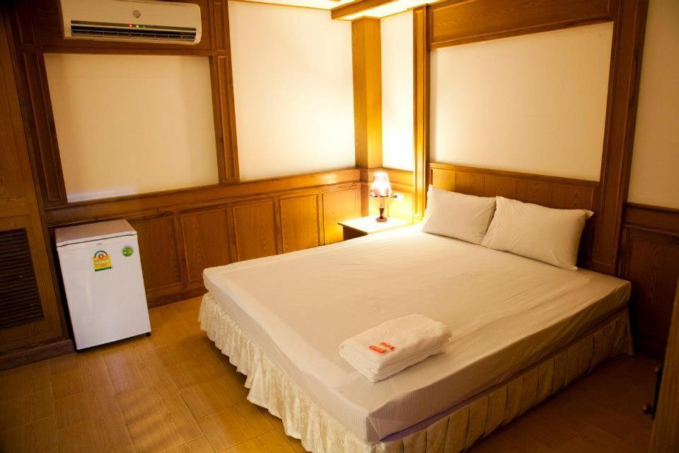 Zaza Hotel Samut Prakan Exterior photo
